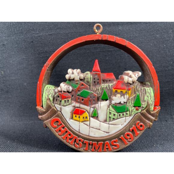 Vintage Hallmark Christmas tree ornament, 1976, Peace on Earth - Picture 1 of 8
